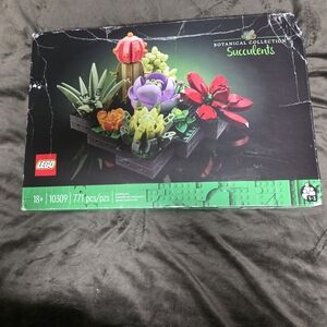 NWOT- LEGO Botanical Collection Succulents Set